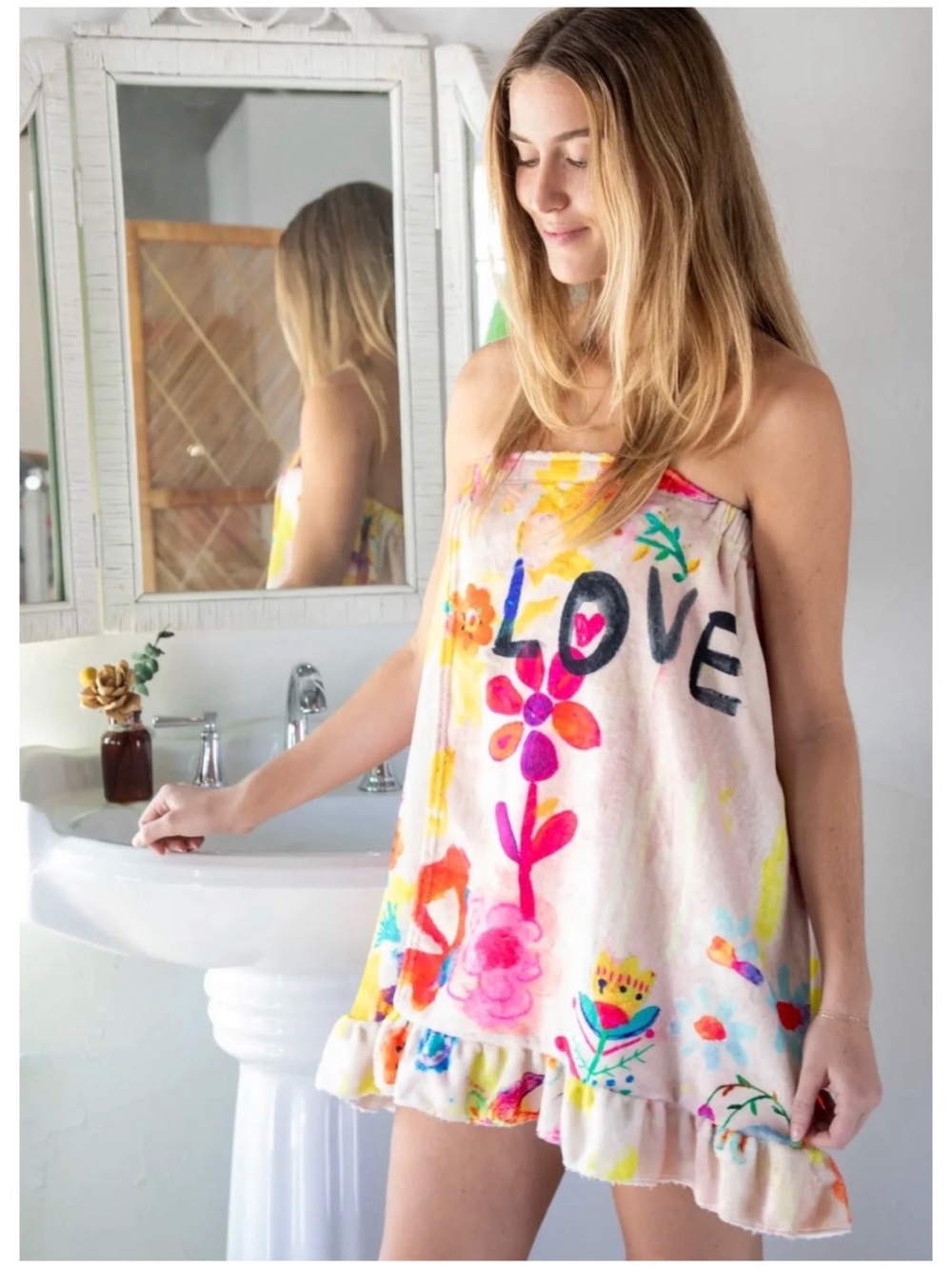 Natural Life Women’s Sz L/XL NWT Plush Towel Wrap Graffiti Floral Ruffle